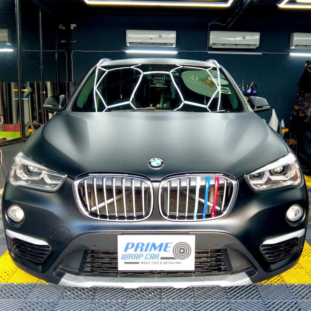 งานเปลี่ยนสีรถ BMW X1 เป็นสีดำด้าน โดย Prime Wrap Car บางบัวทอง