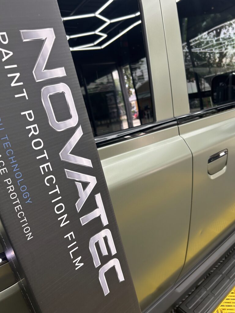 ฟิล์มกันรอยผิวด้าน NOVATEC Nova Matte ระยะใกล้ บนประตู Chery V23
