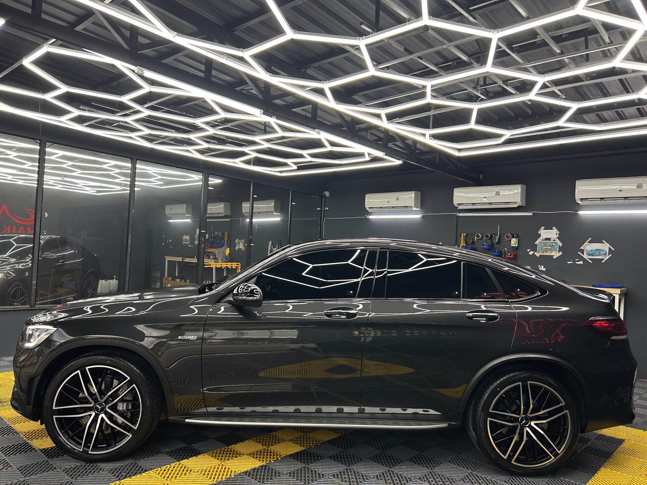Benz GLC43 Coupe ด้านข้าง หุ้มฟิล์ม PPF ใสทั้งคัน ที่ Prime Wrap Car นนทบุรี